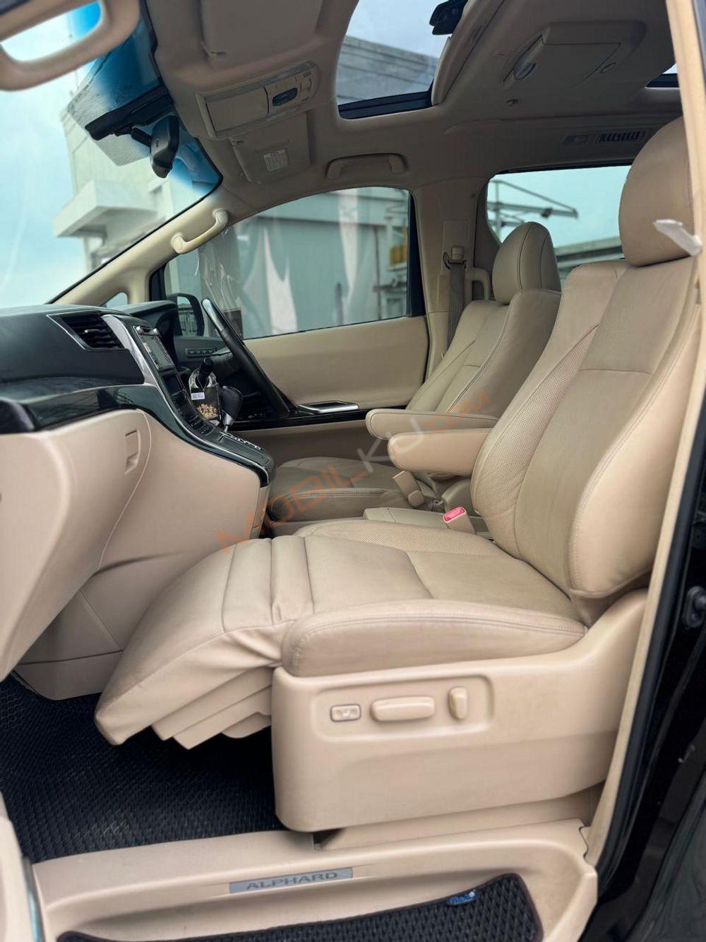 Mobil Toyota Alphard 2014