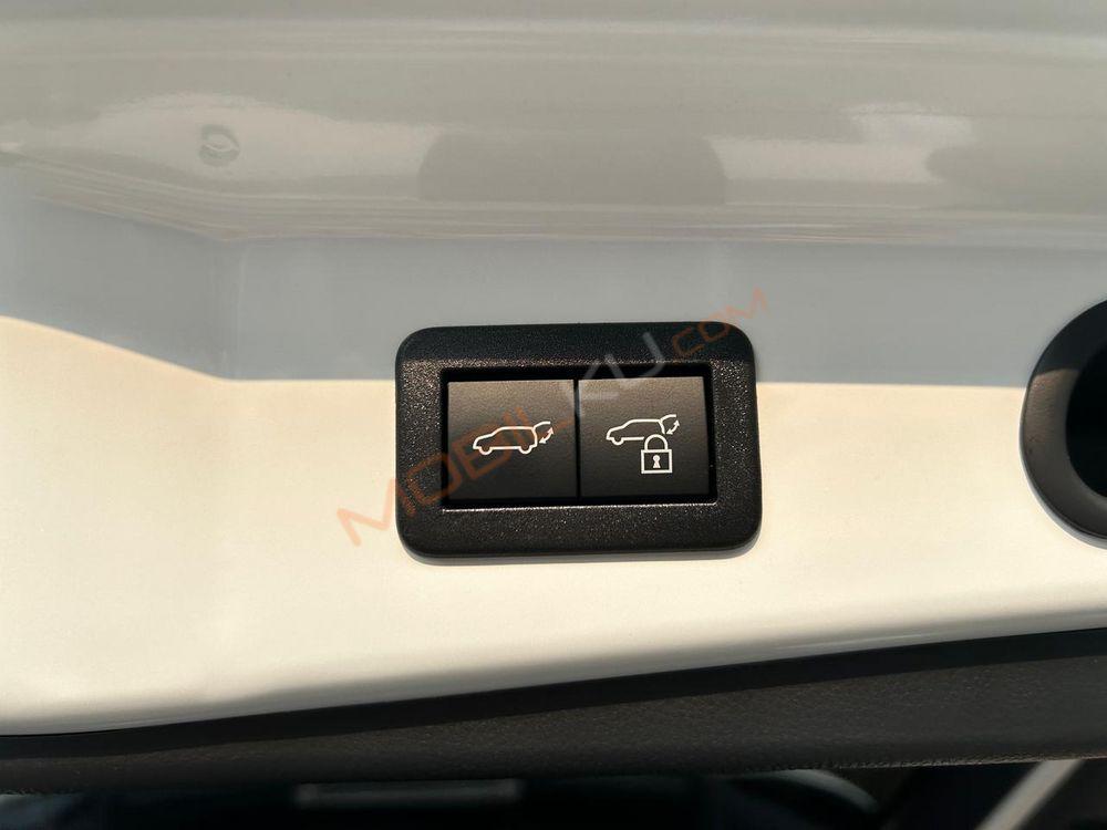 Mobil Toyota Kijang Innova Zenix 2023