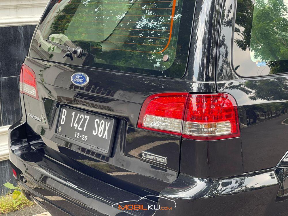 Mobil Ford Escape 2011