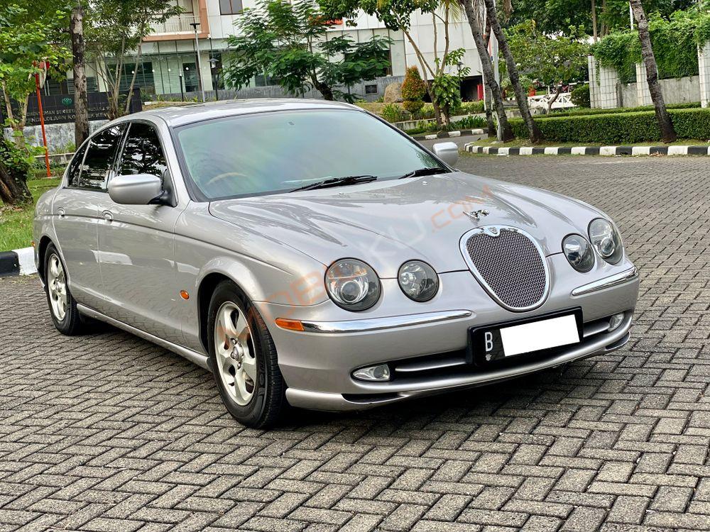 Mobil Jaguar S-Type 2001