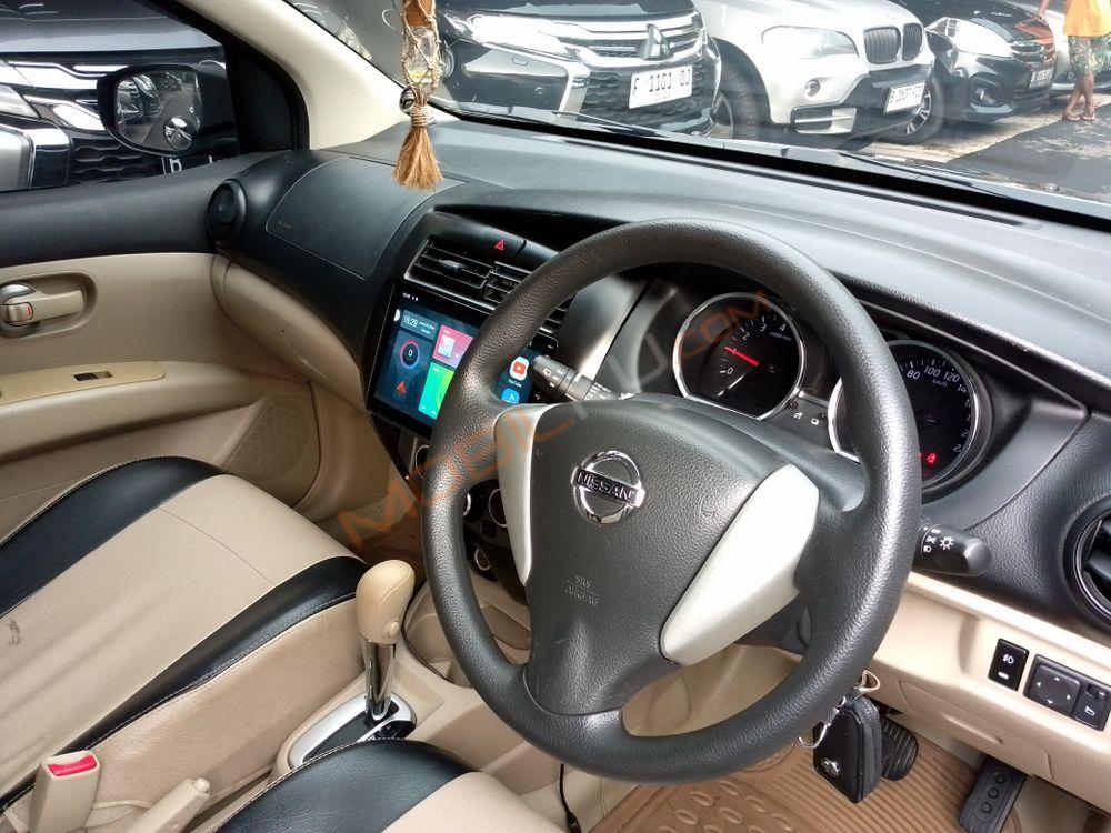 Mobil Nissan Livina 2015