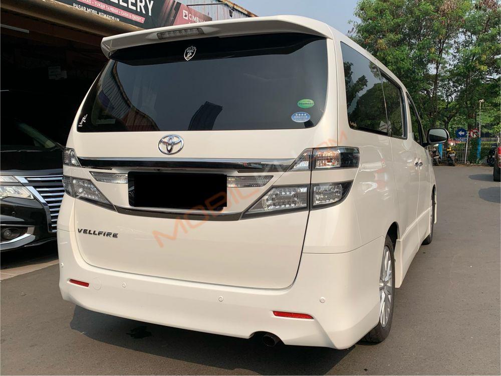 Mobil Toyota Vellfire 2015