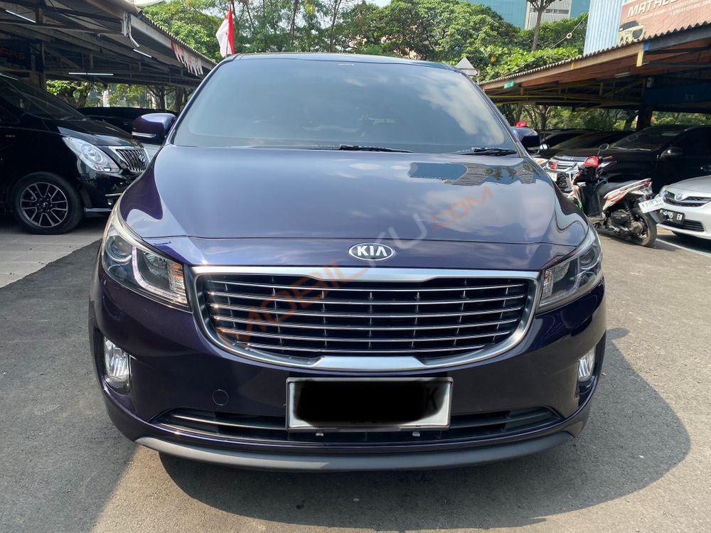 Mobil Kia Sedona 2017