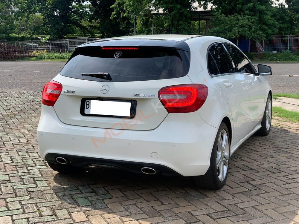 Mobil Mercedes-Benz A-Class 2013