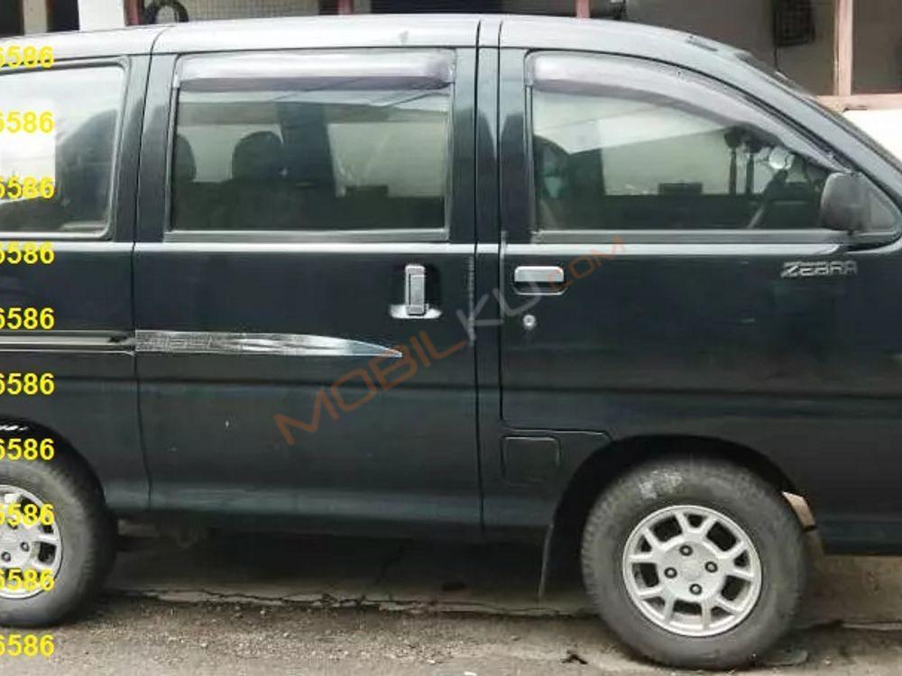 Mobil Daihatsu Zebra 2006