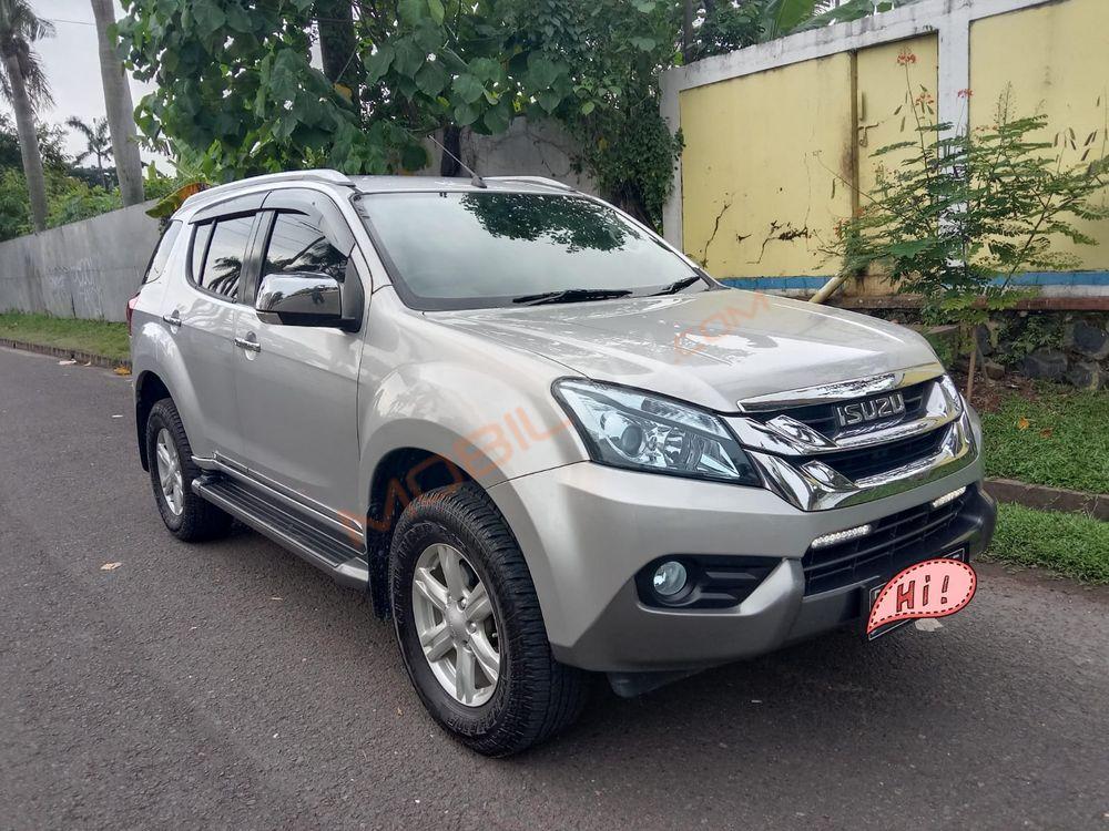 Mobil Isuzu MU-X 2015
