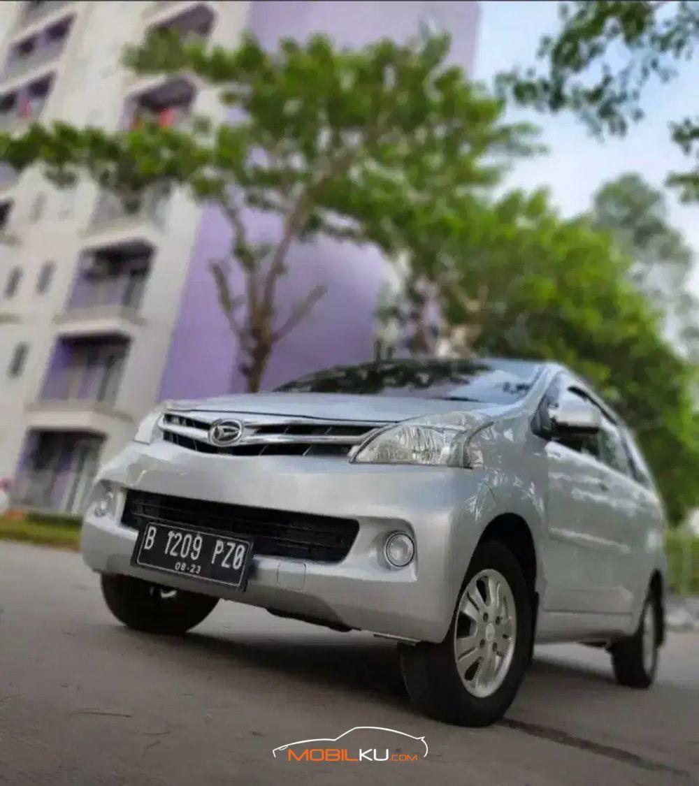 Mobil Daihatsu Xenia 2013