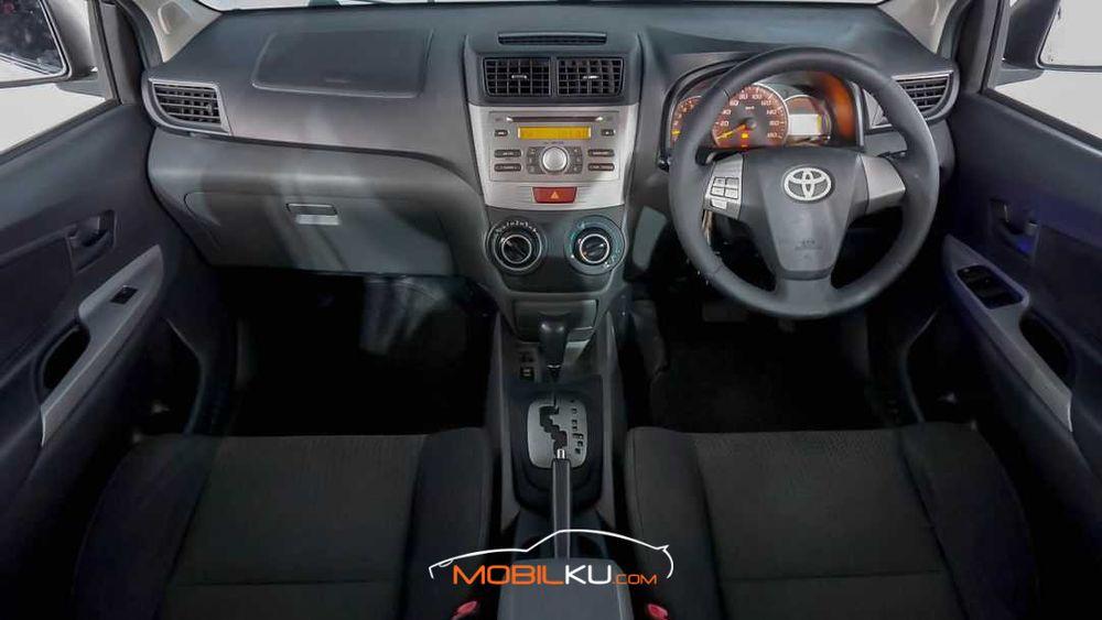 Mobil Toyota Avanza 2015
