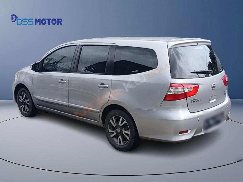 Mobil Nissan Grand Livina 2017