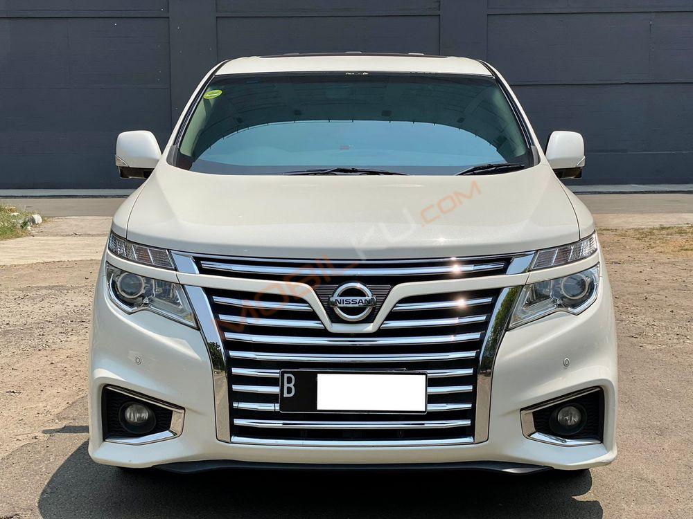 Mobil Nissan Elgrand 2014