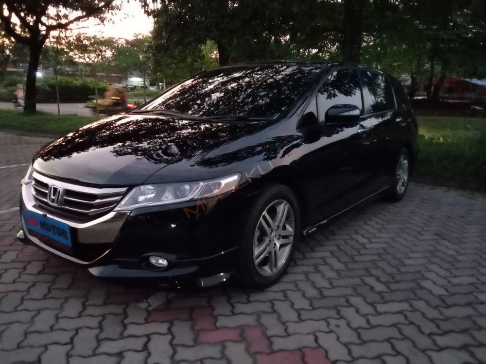 Mobil Honda Odyssey 2012
