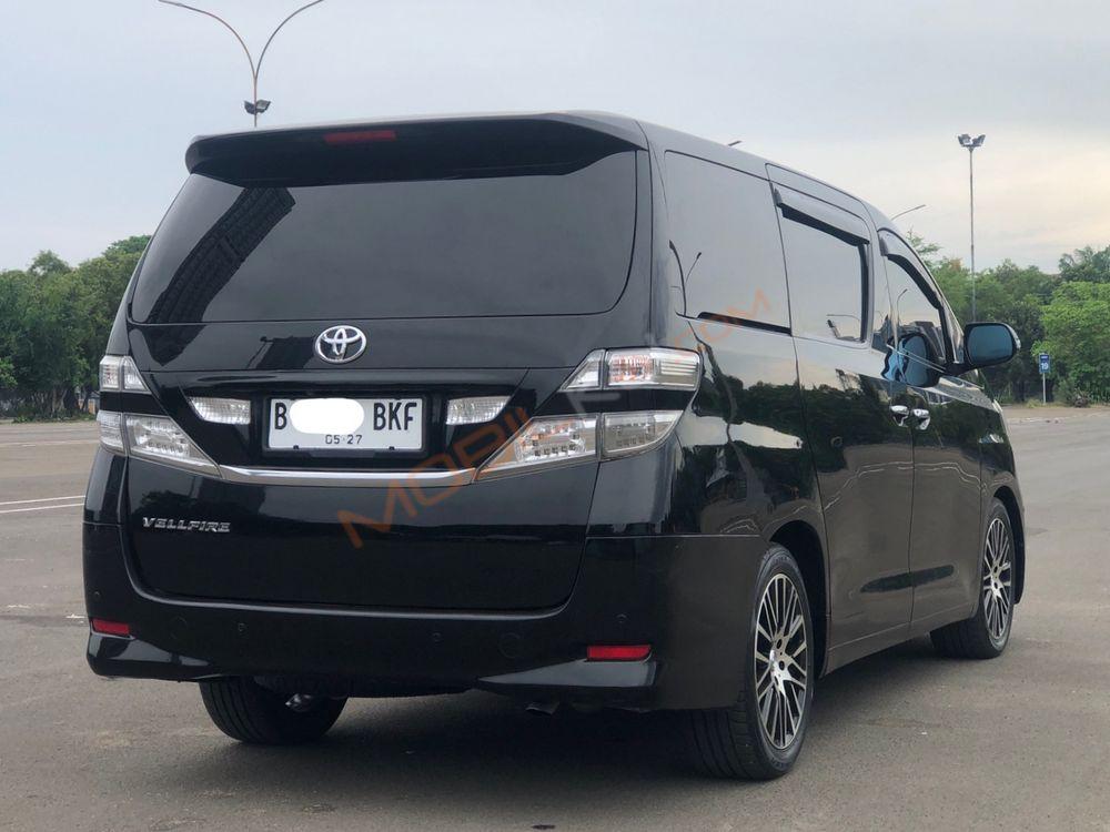 Mobil Toyota Vellfire 2010