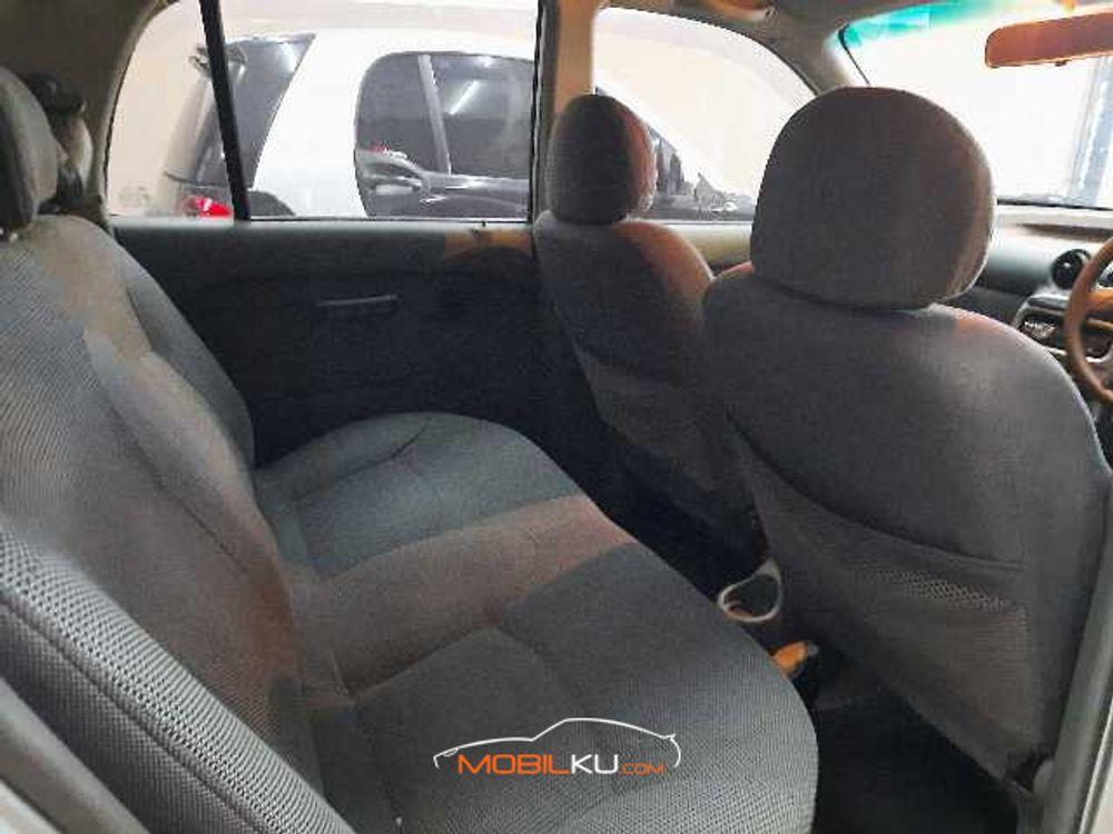 Mobil Kia Visto 2003