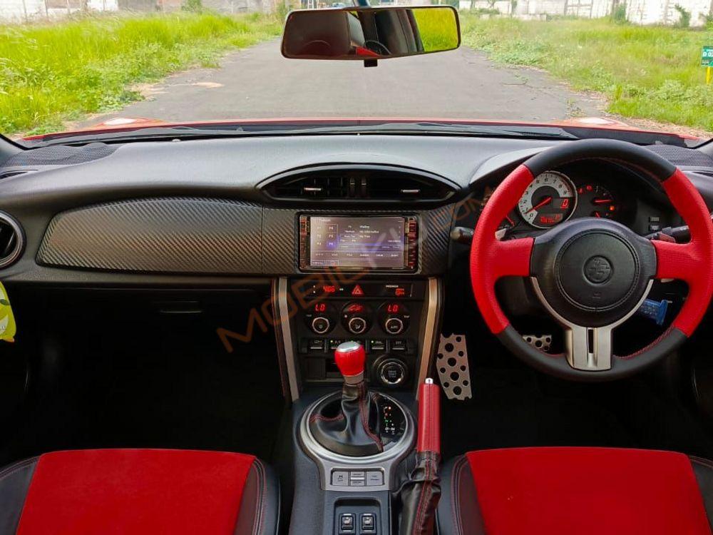 Mobil Toyota 86 2014