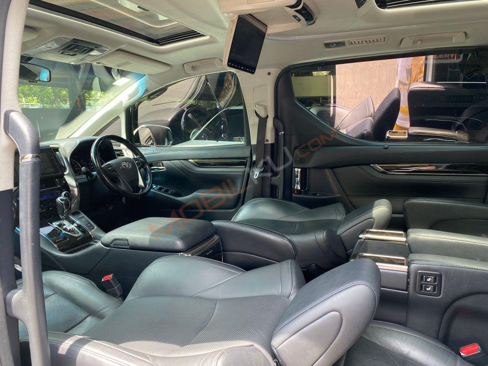 Mobil Toyota Vellfire 2017