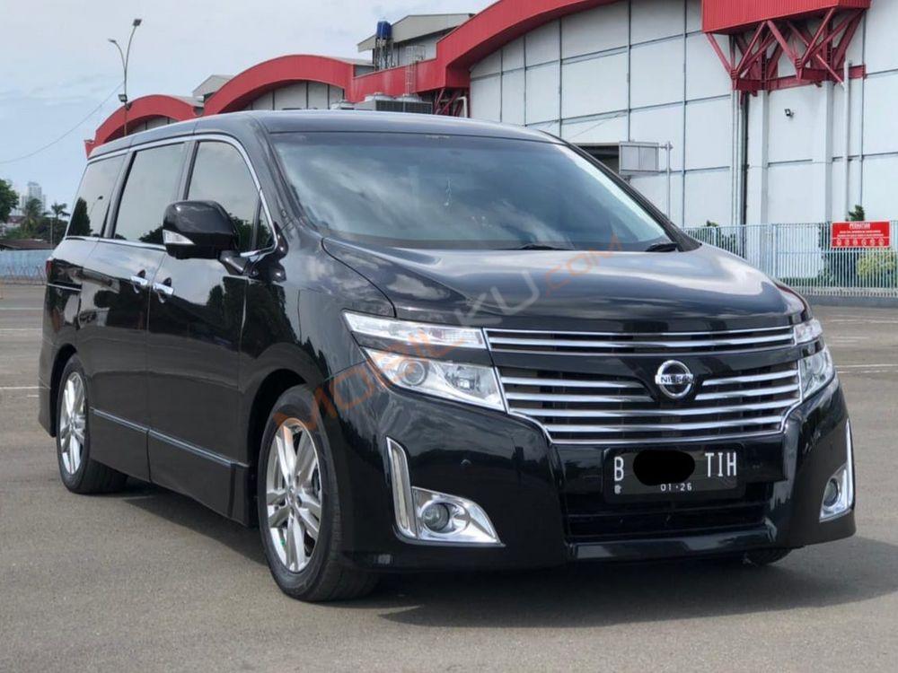 Mobil Nissan Elgrand 2013