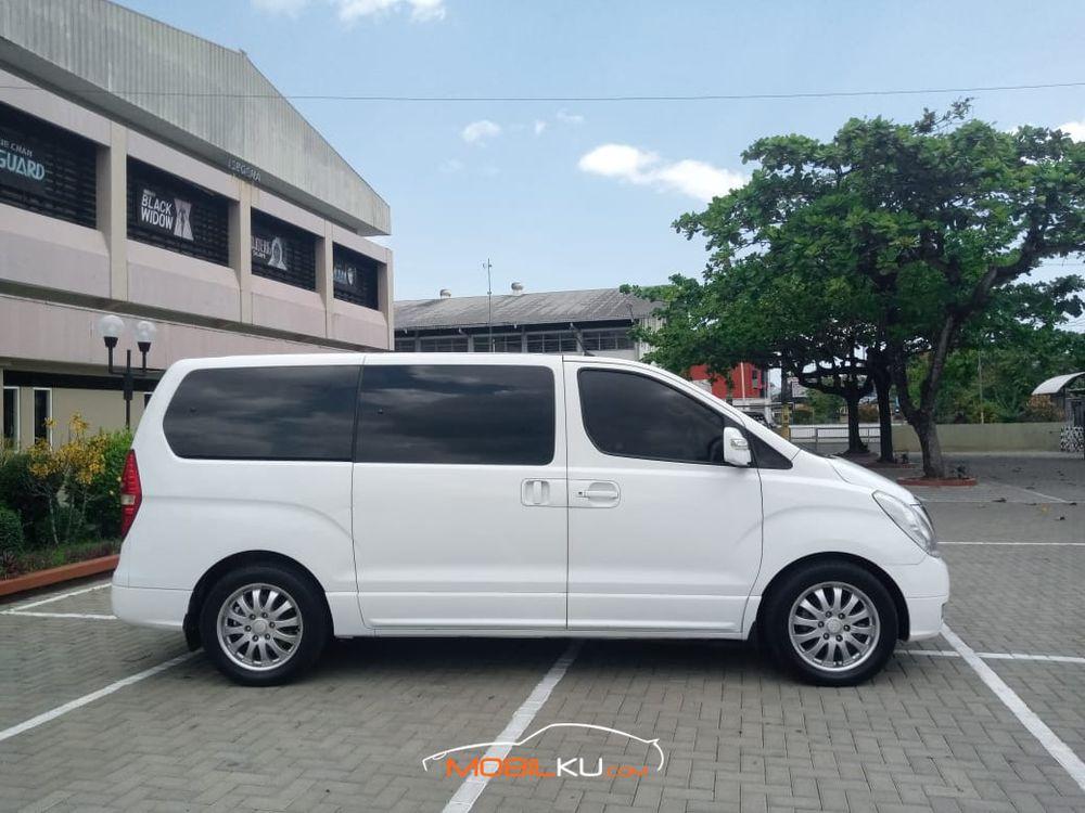 Mobil Hyundai H-1 2012