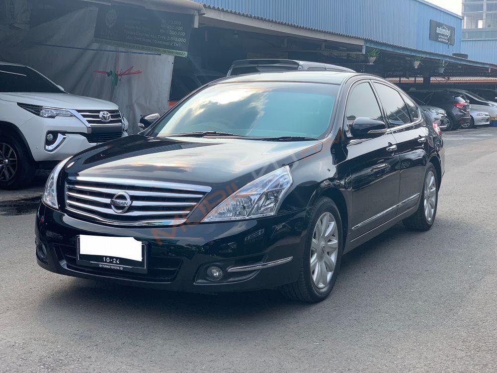 Mobil Nissan Teana 2010
