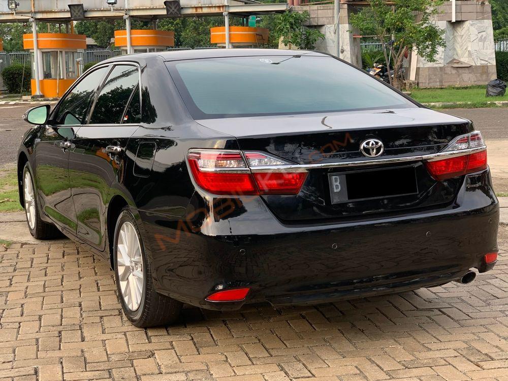 Mobil Toyota Camry 2015