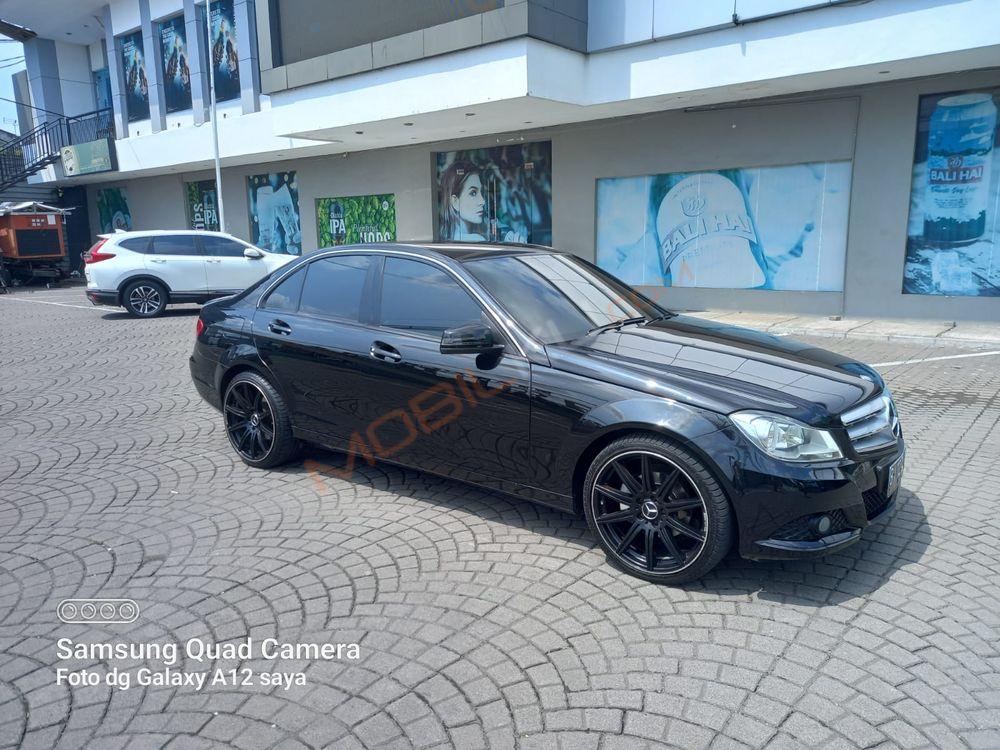 Mobil Mercedes-Benz C-Class 2012