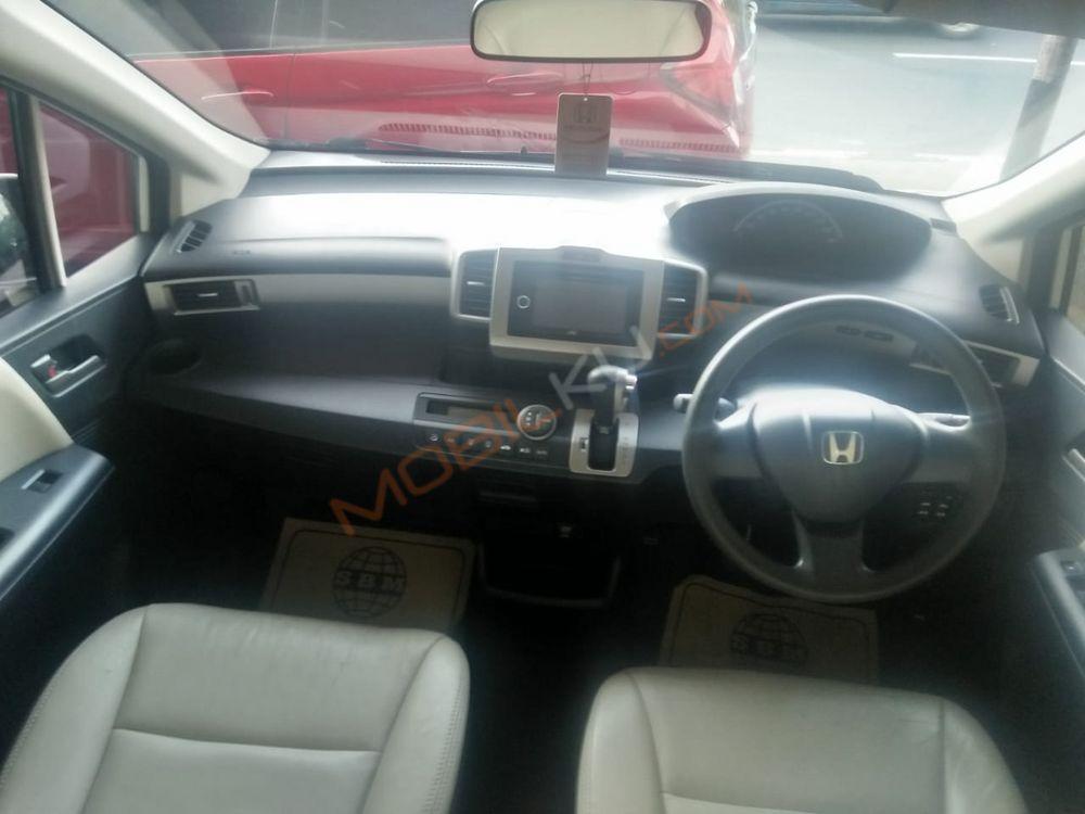 Mobil Honda Freed 2012