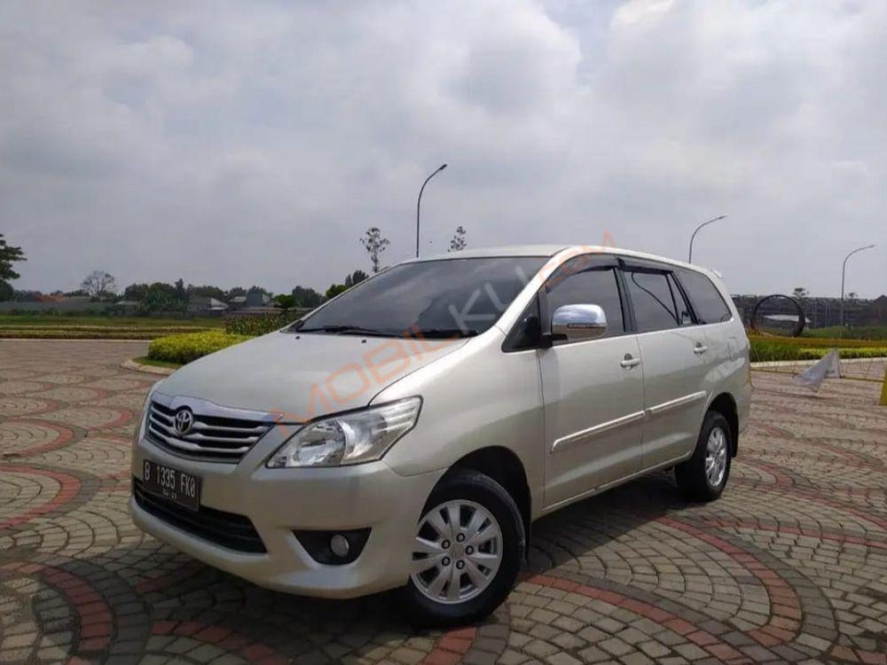 Mobil Toyota Kijang Innova 2013