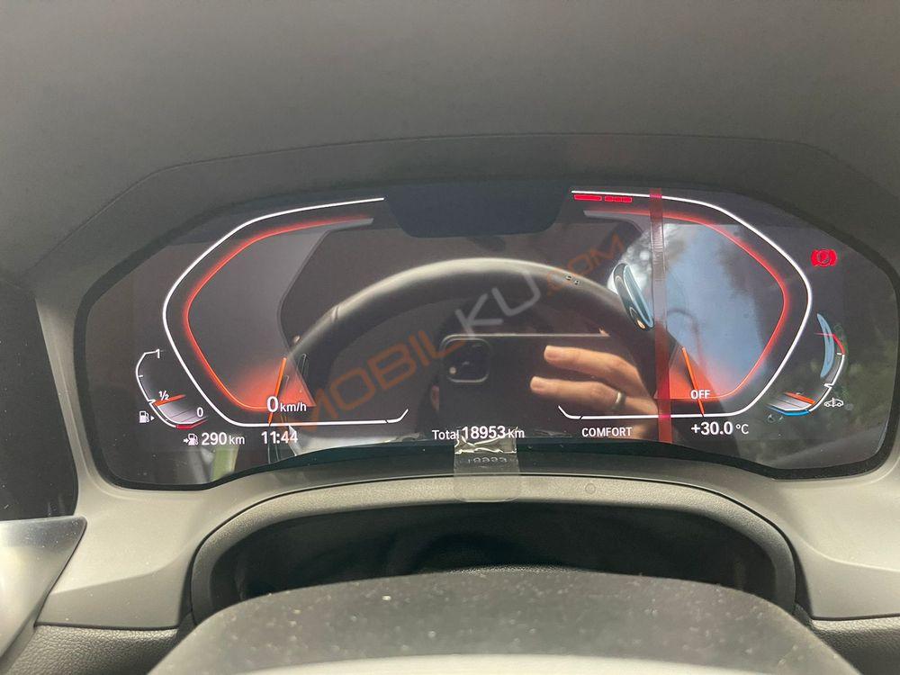 Mobil BMW 3 Series 2022