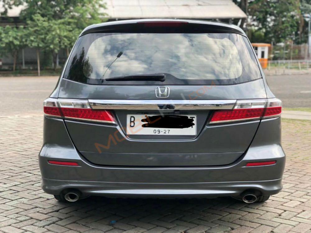 Mobil Honda Odyssey 2012