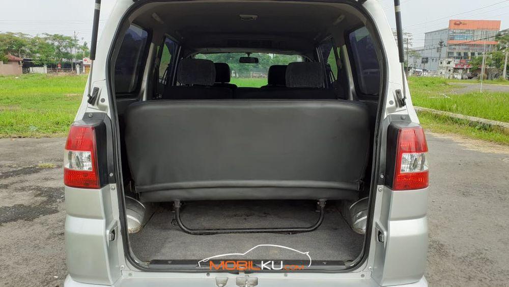 Mobil Suzuki APV 2012