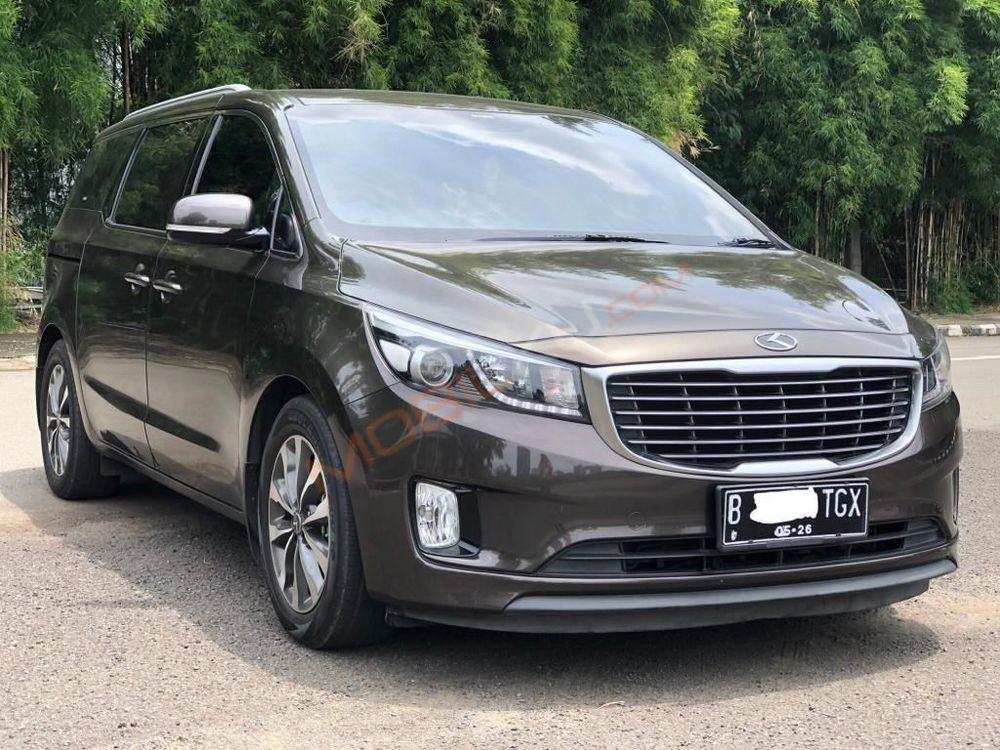 Mobil Kia Sedona 2017
