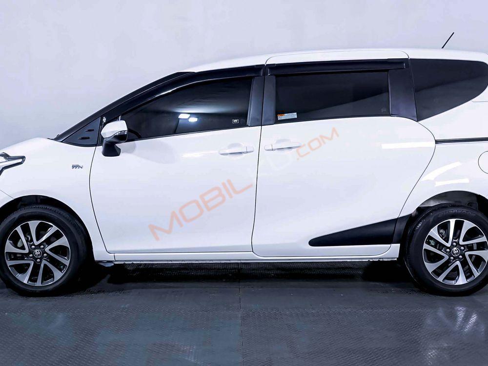 Mobil Toyota Sienta 2018