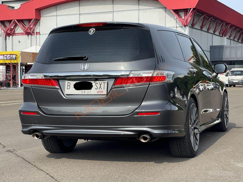Mobil Honda Odyssey 2012