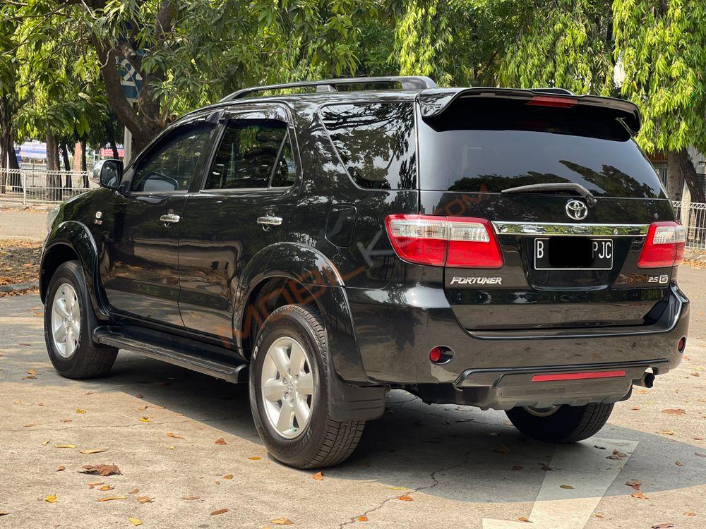 Mobil Toyota Fortuner 2011