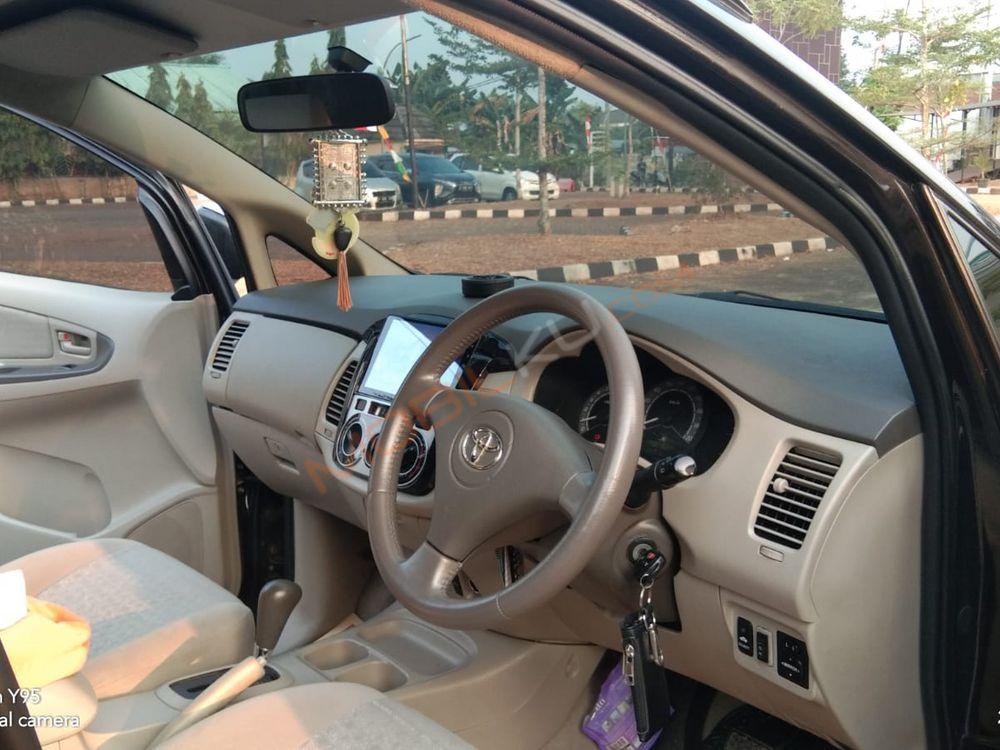 Mobil Toyota Kijang Innova 2008