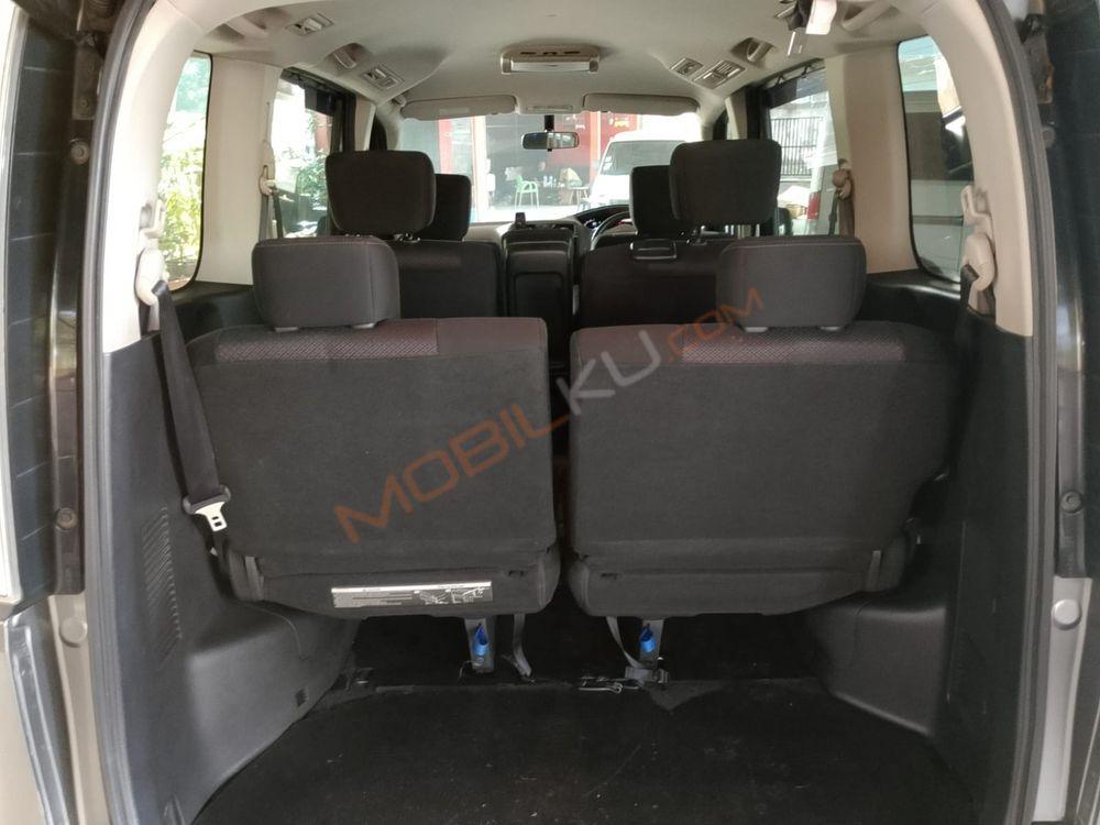 Mobil Nissan Serena 2014