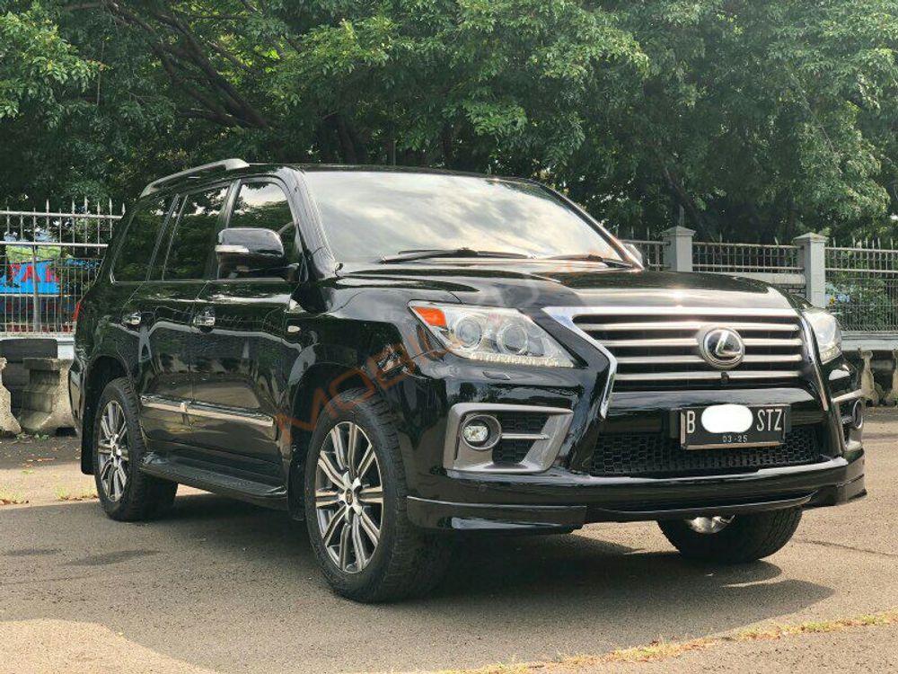 Mobil Lexus LX 2010