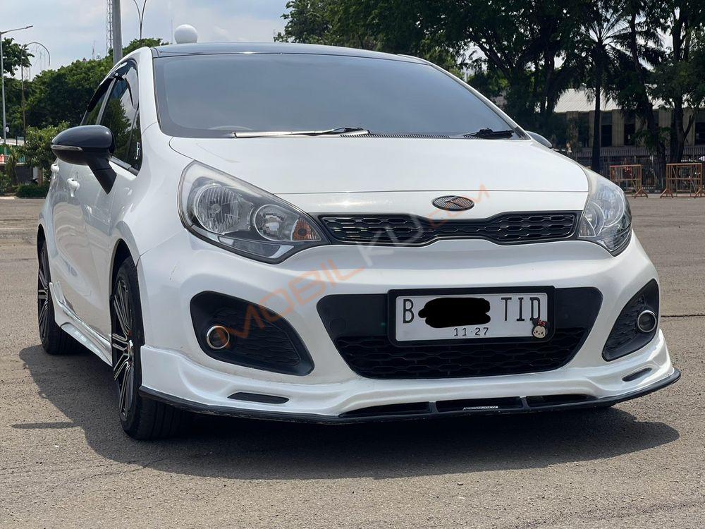 Mobil Kia Rio 2014