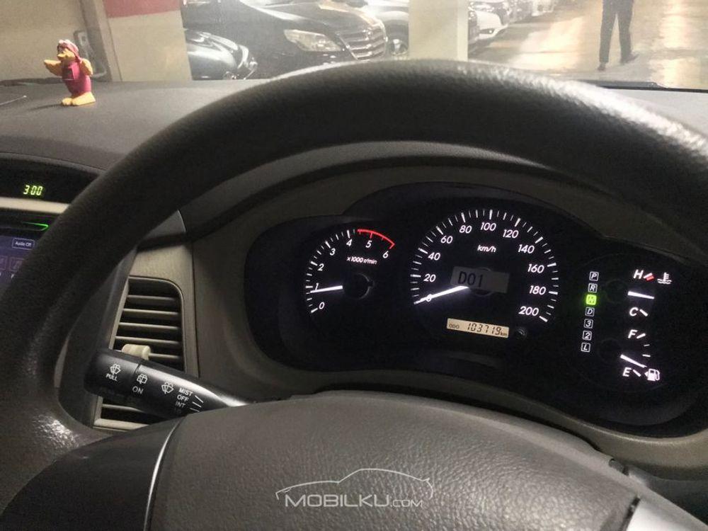 Mobil Toyota Kijang Innova 2015