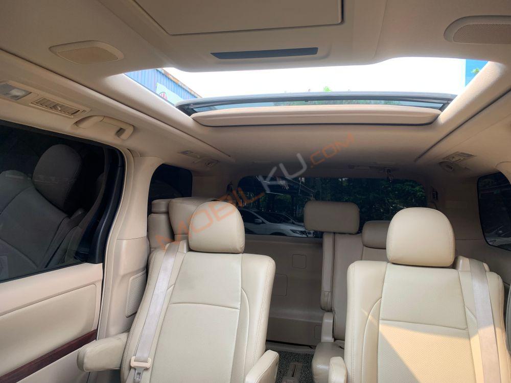 Mobil Toyota Vellfire 2010