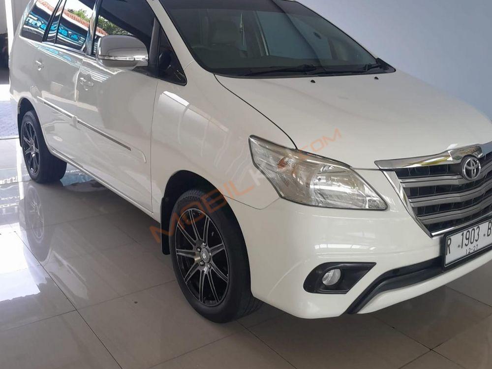 Mobil Toyota Kijang Innova 2014