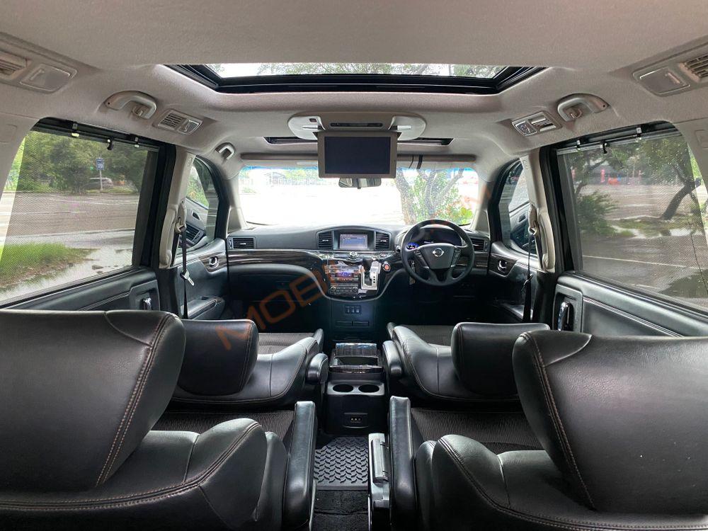 Mobil Nissan Elgrand 2014