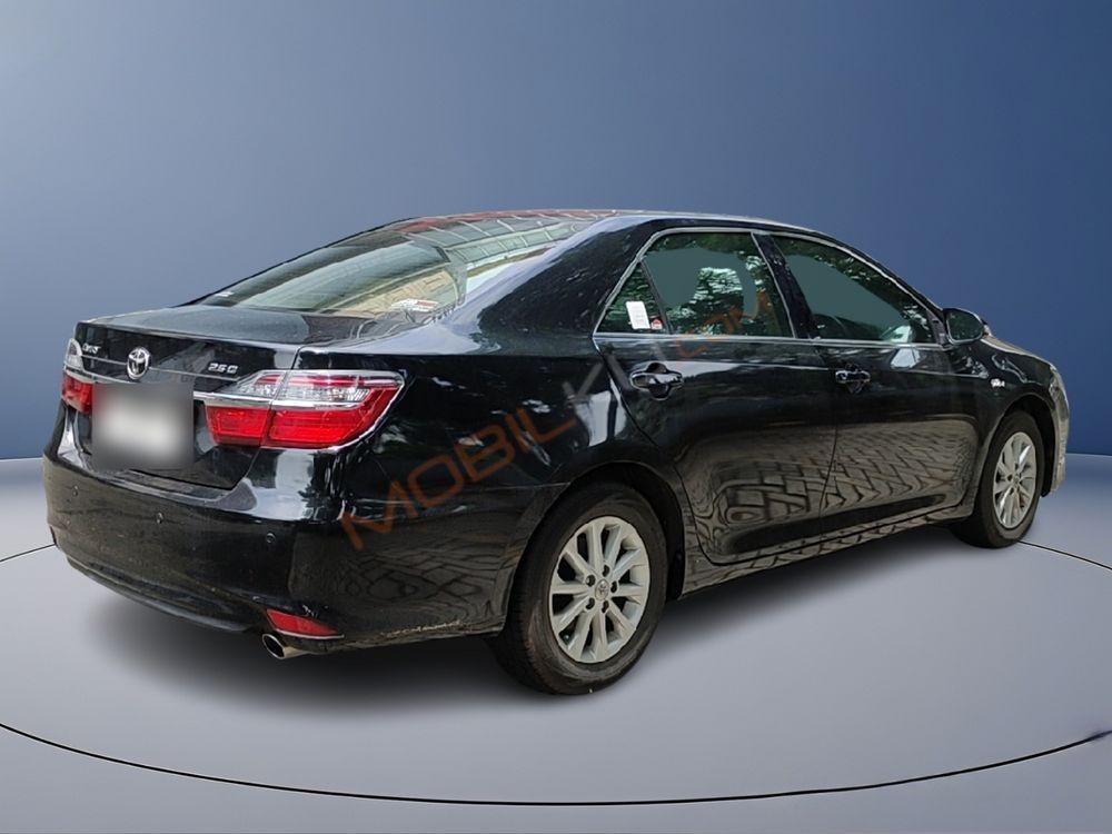Mobil Toyota Camry 2018