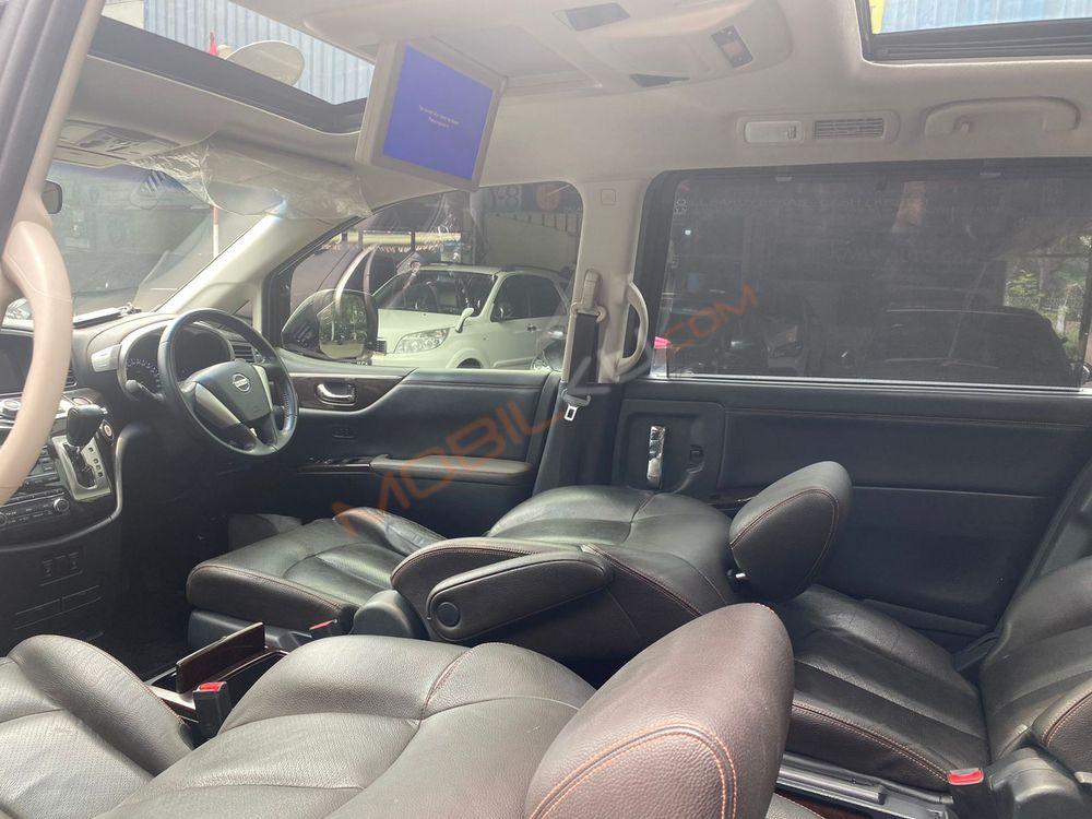 Mobil Nissan Elgrand 2013