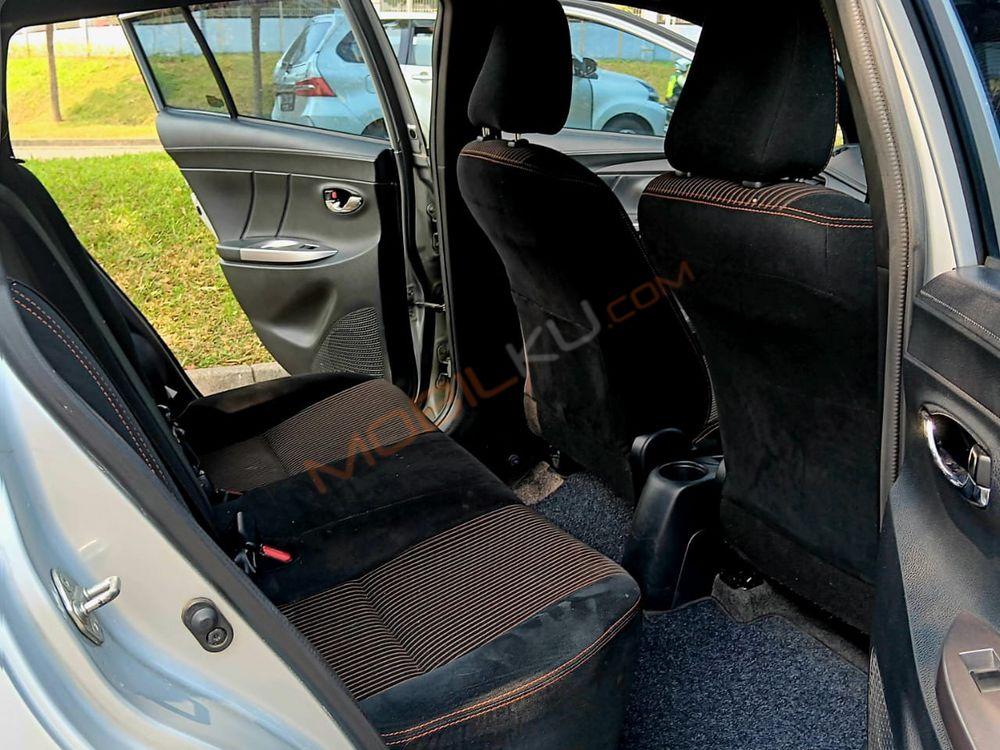 Mobil Toyota Yaris 2016