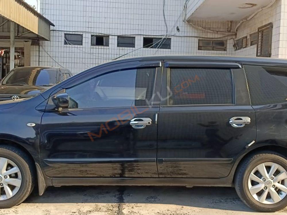 Mobil Nissan Livina 2015