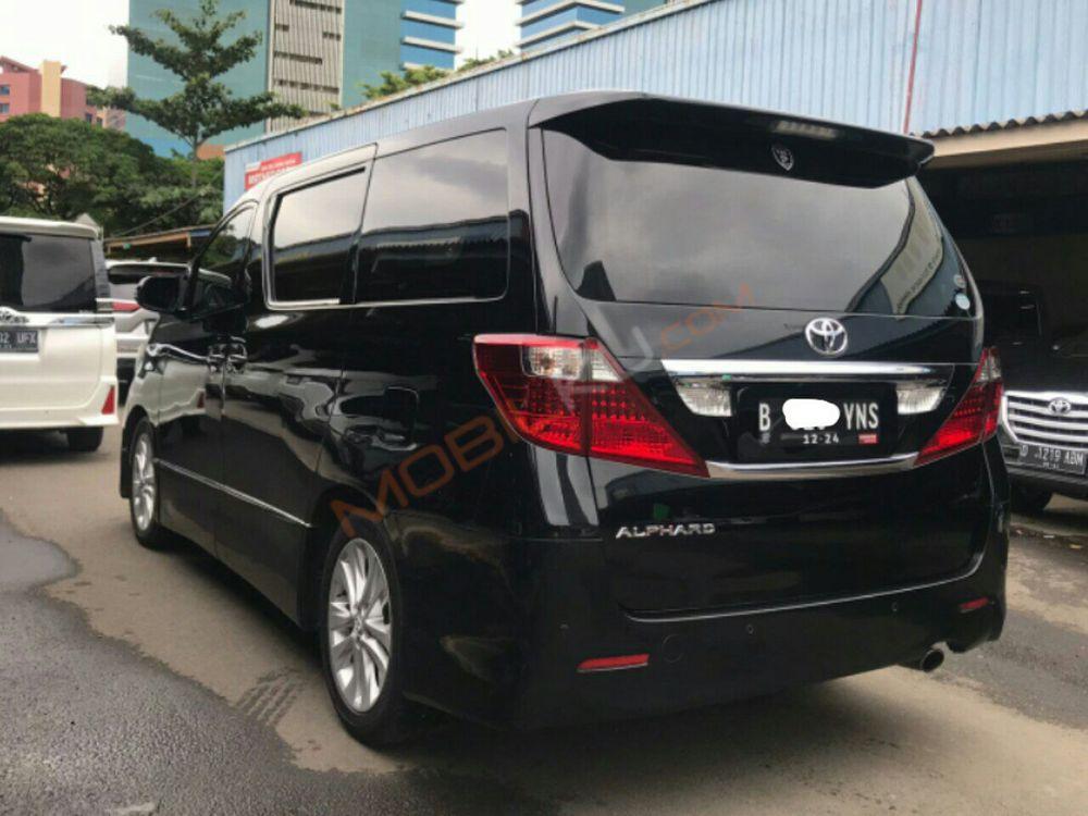 Mobil Toyota Alphard 2009