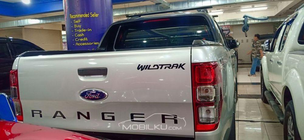 Mobil Ford Ranger 2014