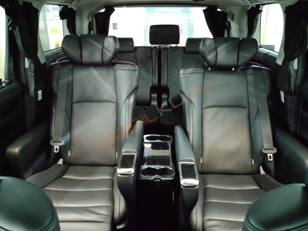 Mobil Toyota Vellfire 2019