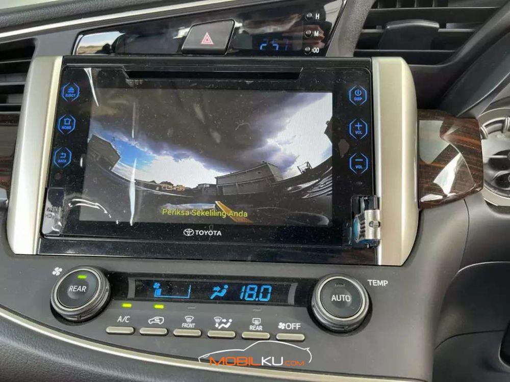 Mobil Toyota Kijang Innova 2019