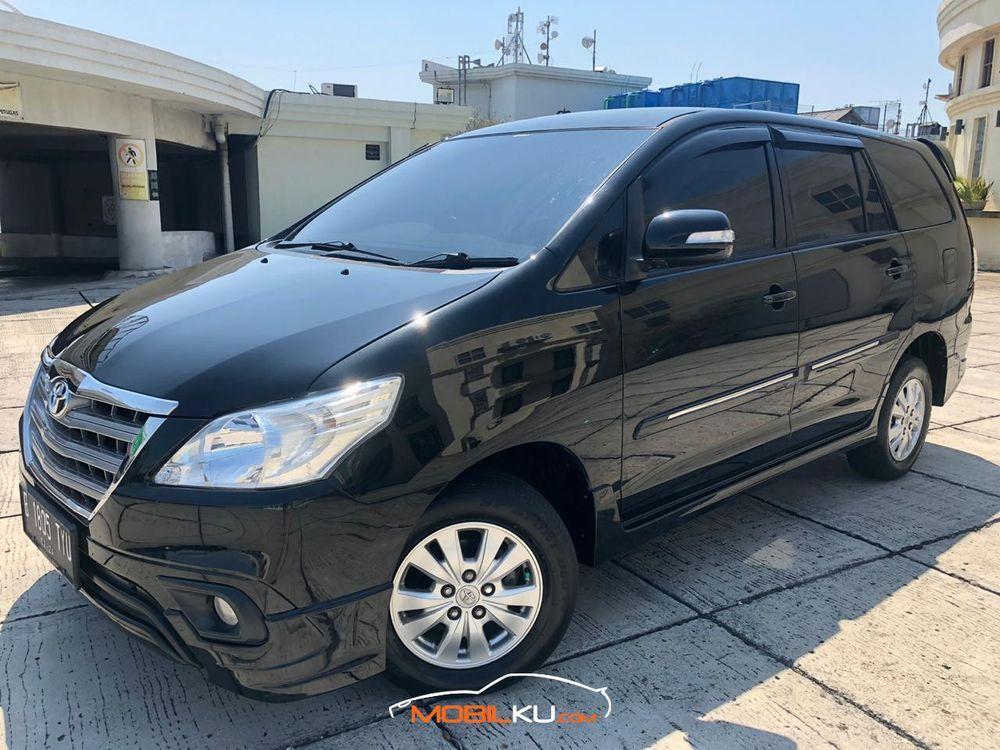 Mobil Toyota Kijang Innova 2014